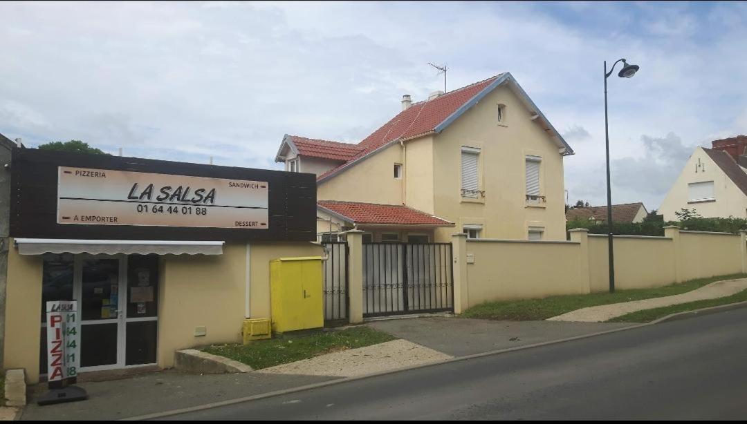 A 7 Minutes De L'Aeroport Cdg 1 Bed and Breakfast Thieux  Buitenkant foto